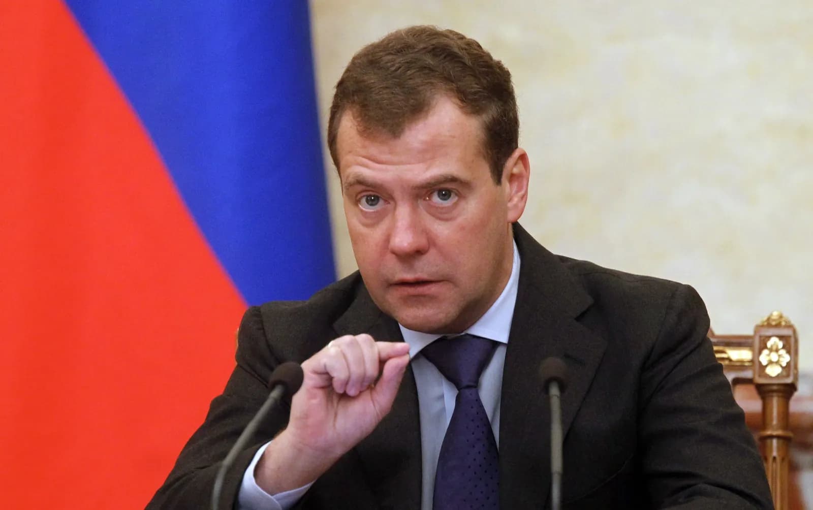 Медведев мигрантларни назорат қилувчи «Амина» тизимини самарали деб баҳолади