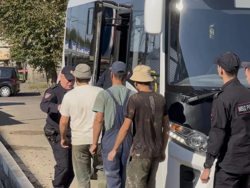 8 migrants detained in Krasnoyarsk for legal violations