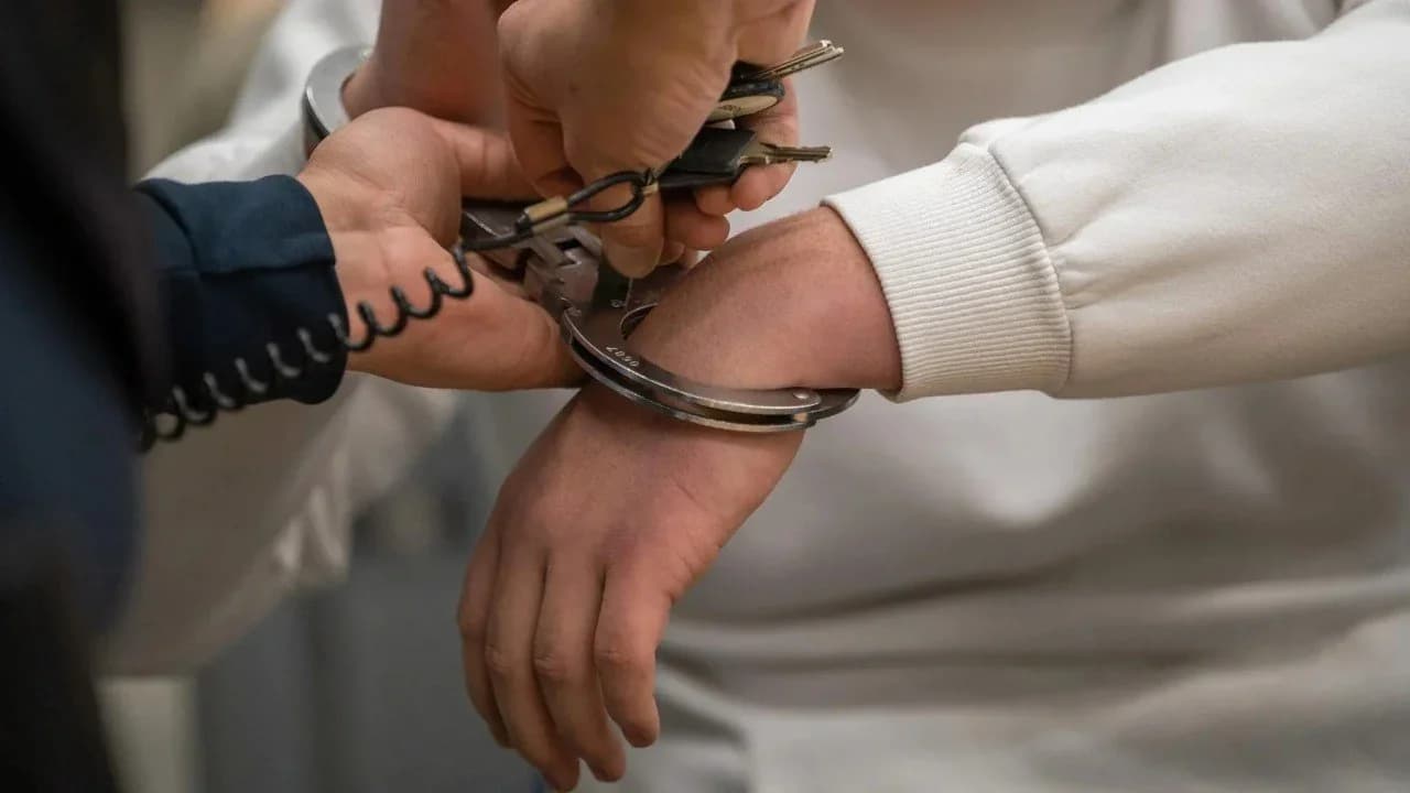 Men walking in women's clothing arrested for 10 days in Russia