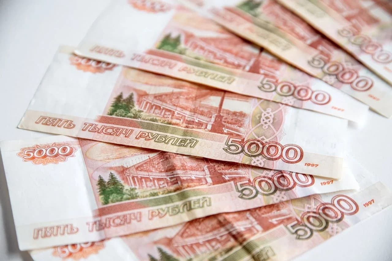 Россиялик тадбиркор ўзбекистонлик ошпазни ишга олгани учун 400 минг рубль жаримага тортилди.
