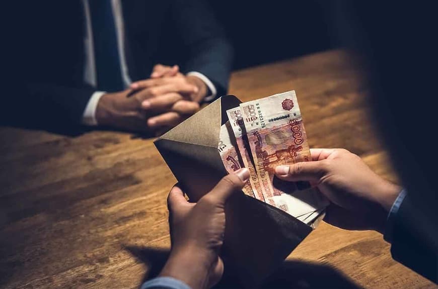 В России мужчину оштрафовали на 12 млн рублей за попытку незаконного получения вида на жительство