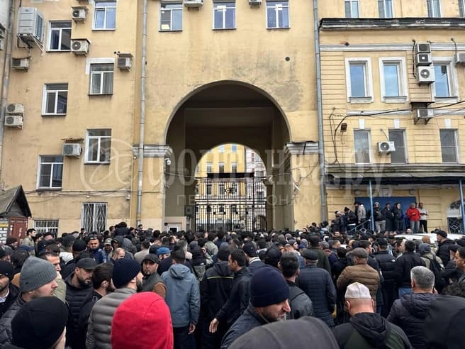 Санкт-Петербургдаги Сенной бозорида кенг кўламли миграция рейди ўтказилмоқда