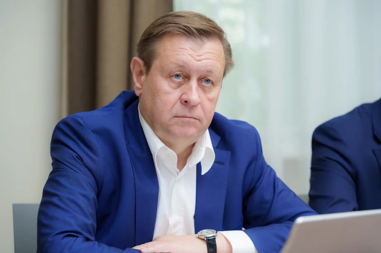 Петербург бизнес-омбудсмени губернатордан мигрантлар фаолиятига қўйилган тақиқни юмшатишни сўради