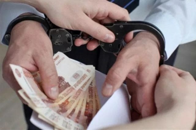 В Хабаровске задержан мигрант, пытавшийся дать взятку за отмену 50-летнего запрета на въезд