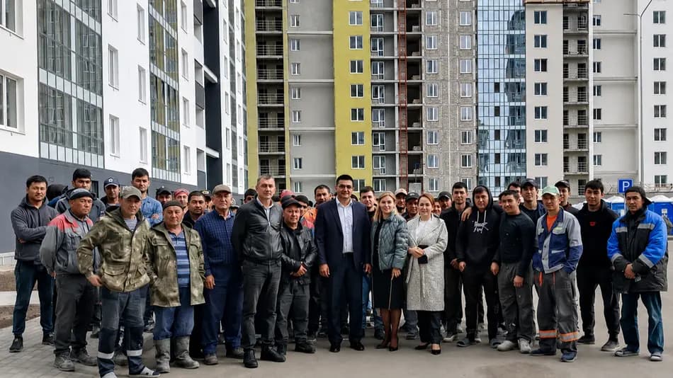 Екатеринбургдаги мигрантларга ҳуқуқий маслаҳатлар берилди: қандай ҳолатларда консулхонага мурожаат қилиш керак?