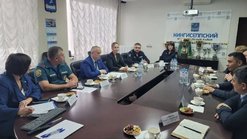 Ленинград вилоятидаги 16 минг ўзбекистонлик ишчи учун янги шароитлар муҳокама қилинди