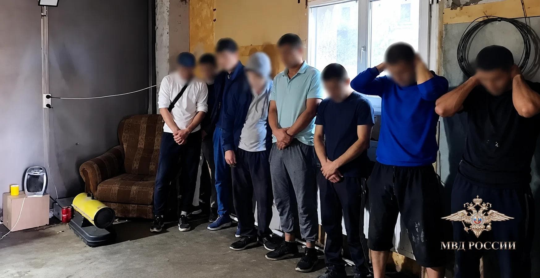 Tulada migrantlar mehnatidan foydalangan yirik qalbaki alkogol zavodi fosh etildi