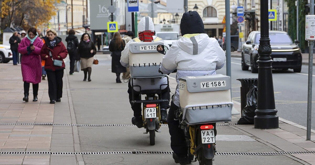 Sankt-Peterburgda kuryerlarning piyodalar yo'laklarida harakatlanishi taqiqlanishi mumkin